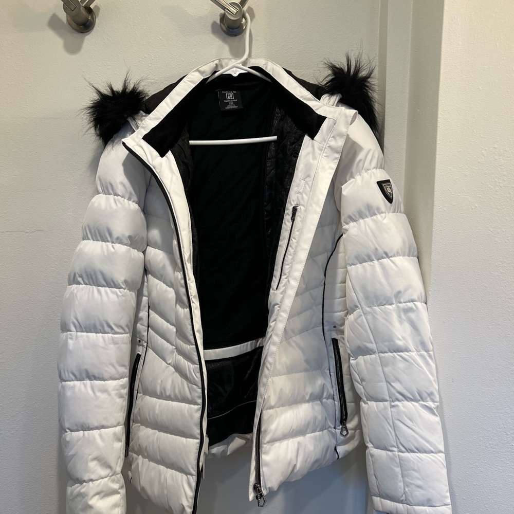 Women’s Dare2B ski jacket.